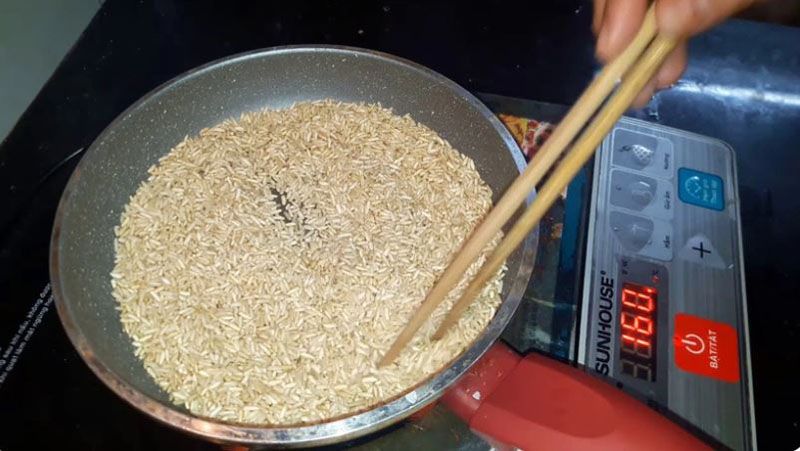 cách nấu nước gạo rang cho bé