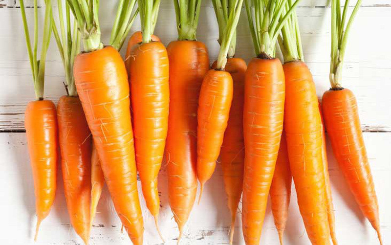 Chọn những củ cà rốt có màu cam đậm