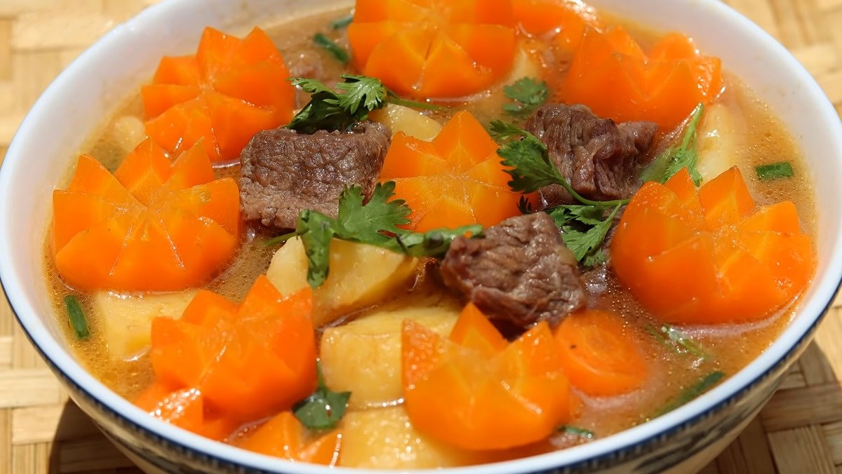 Canh thịt bò khoai tây chế biến đơn giản