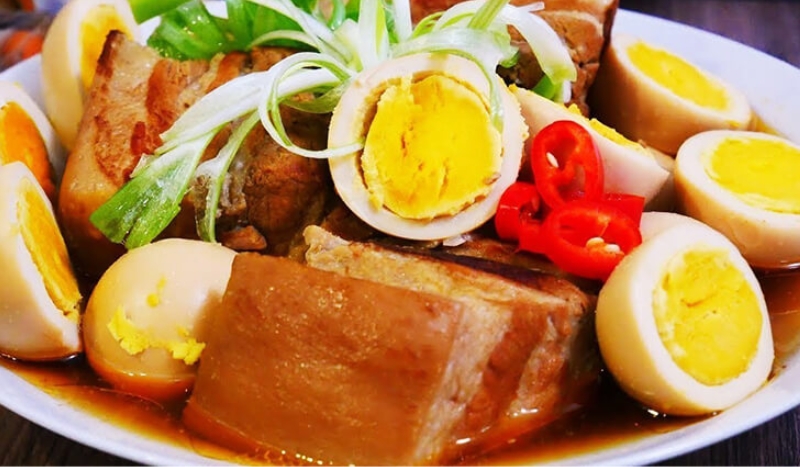 Cách nấu thịt kho trứng không cần nước dừa, Thịt kho trứng là món ăn phổ biến trong ngày Tết cổ truyền