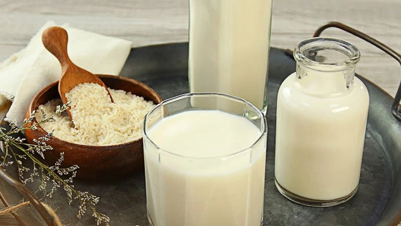 Trà sữa gạo rang có độ béo bùi thơm ngon và hợp với matcha