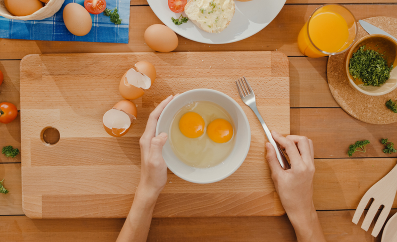 Hướng dẫn chi tiết cách nấu cháo trứng gà phô mai thơm ngon béo ngậy