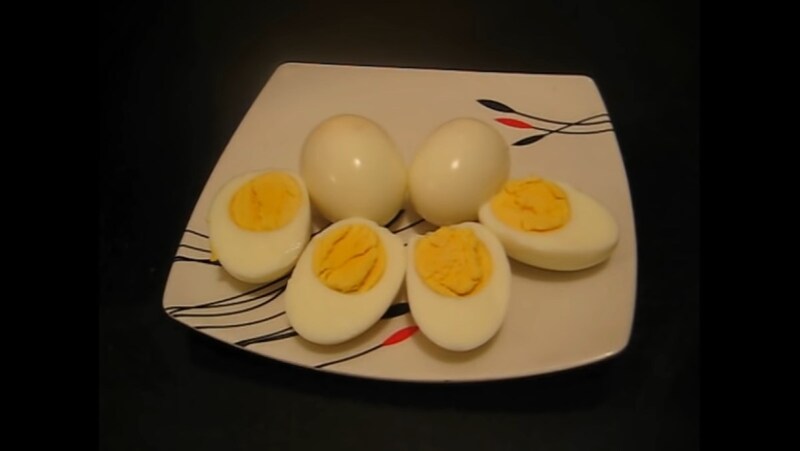 Lỗi thường gặp khi luộc trứng và hướng khắc phục hiệu quả