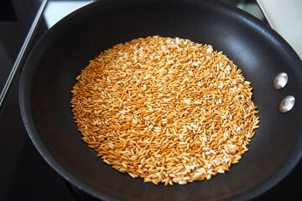 Cách rang gạo nấu cháo