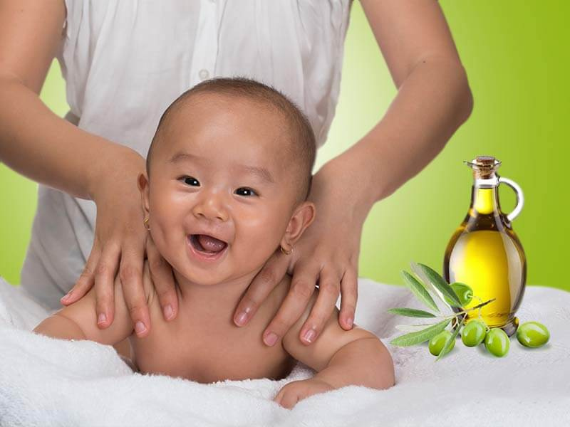 Có thể dùng dầu oliu để massage cho bé