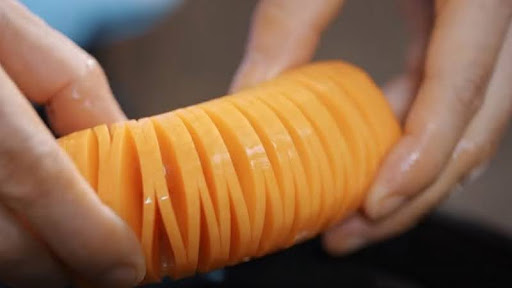 cách tỉa cà rốt nấu bò kho